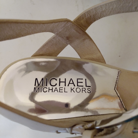 Michael Michael Kors Cream Silver Leather Strap Buckle 5" Heels sz 8.5 M - Picture 7 of 13